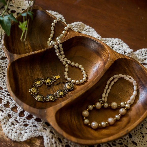 Vintage Monkeypod Leaf tray - Picture 4 of 4